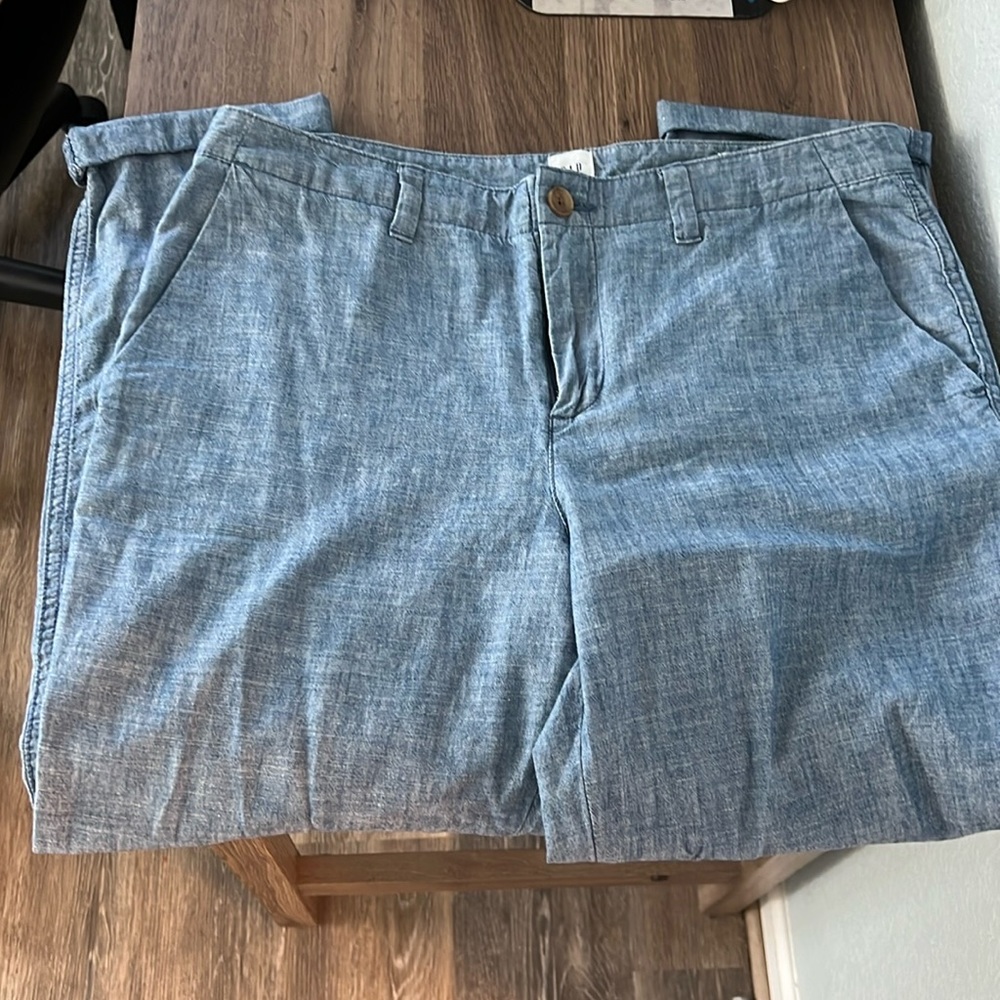 Gap chambray girlfriend khaki size 8, never worn